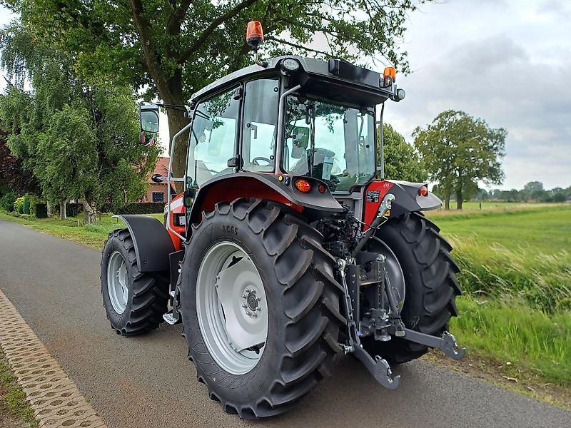 Massey Ferguson 5M.115 Dyna-4