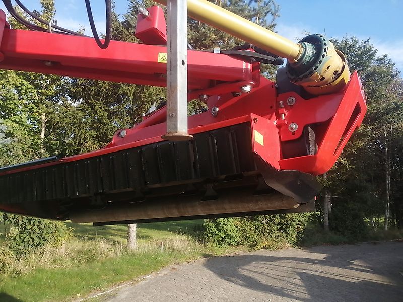 Tehnos Thenos Seitentmulcher Tehnos MB Profi LW220R Arbeitsbreite 220cm Gewicht 1042kg Seitenverschiebung 140cm 55 Grad in Gräben & 90 Grad für Wegeränder