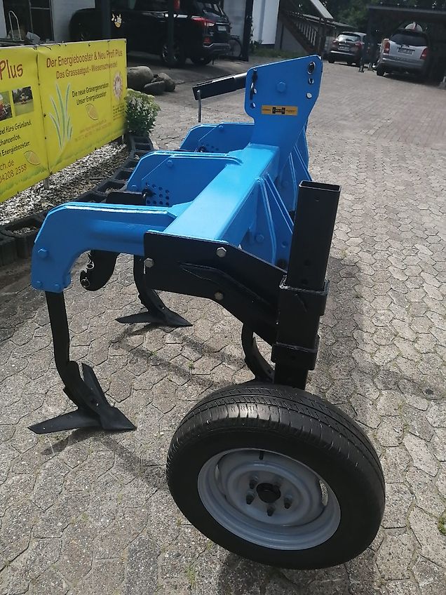 Heilers Frontgrubber 250cm Ideal zur Gülleeinarbeitung 6 Flügelstile mit 420mm breite bis zu 850mm Arbeitstiefe möglich Frontanbau Heckanbau Gummistützräder 600mm über Lochschiene Tiefeneinstellung Flügelschargrubber