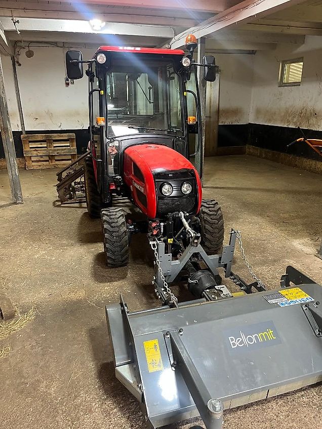 Branson Traktor 2100