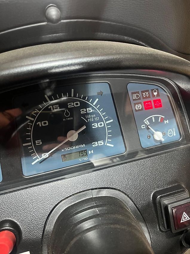 Branson Traktor 2100