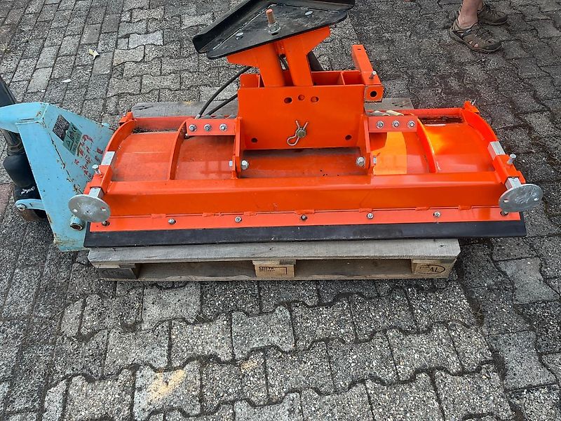 Branson Traktor 2100