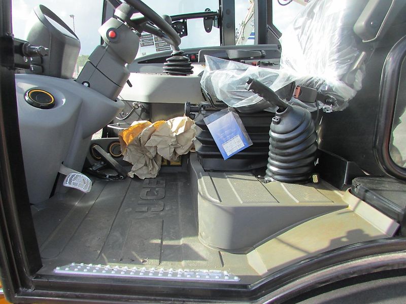 JCB 409 Radlader mit Schaufel und Gabel