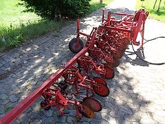 Rau 12 reihig Fronthacke hydraulischer Klapprahmen mit Gänsefußscharen & Hohlscheiben zur Kulturschonung