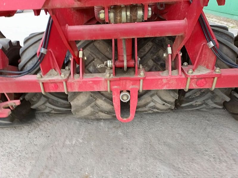 Kverneland Accord U-Drill 6000 Frontreifenpacker