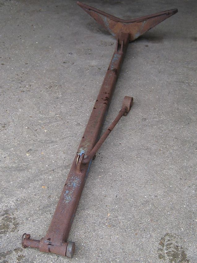 Dowdeswell.    Lemken. Plough press arms