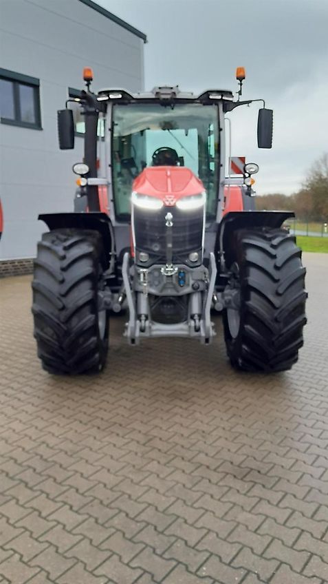 Massey Ferguson 8S.305 Dyna-VT Exclusive
