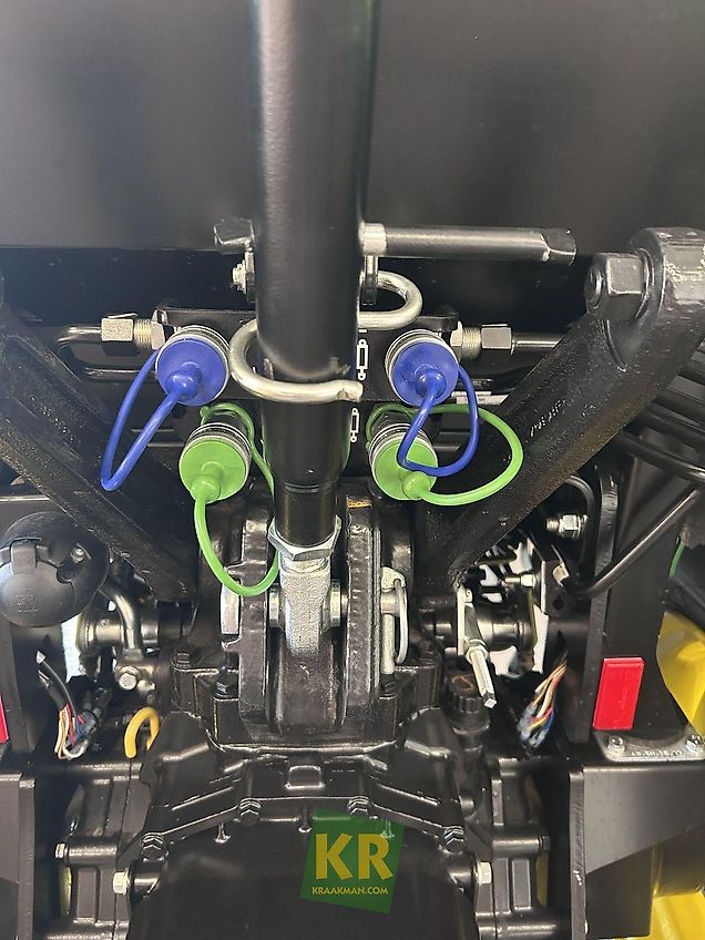 John Deere 2032R #696233